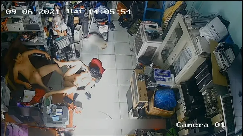 Bà xã ông xã địt nhau trong của chuối máy tính