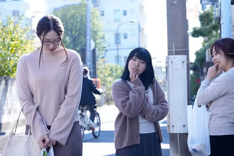 Trả thù mấy mụ hàng xóm thường xuyên nói xấu bằng cách “cướp người chồng ả ta”