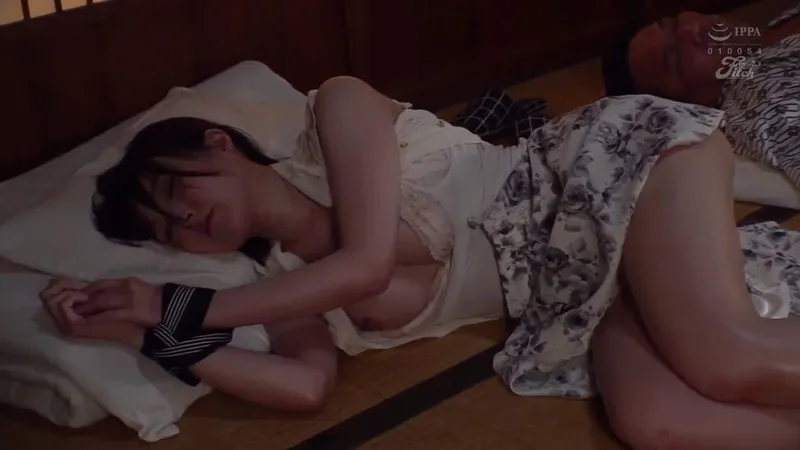 Xin ông chồng đi công việc với sếp, nữ nhân viên rơi vào kế hoạch của ông cấp trên biến thái