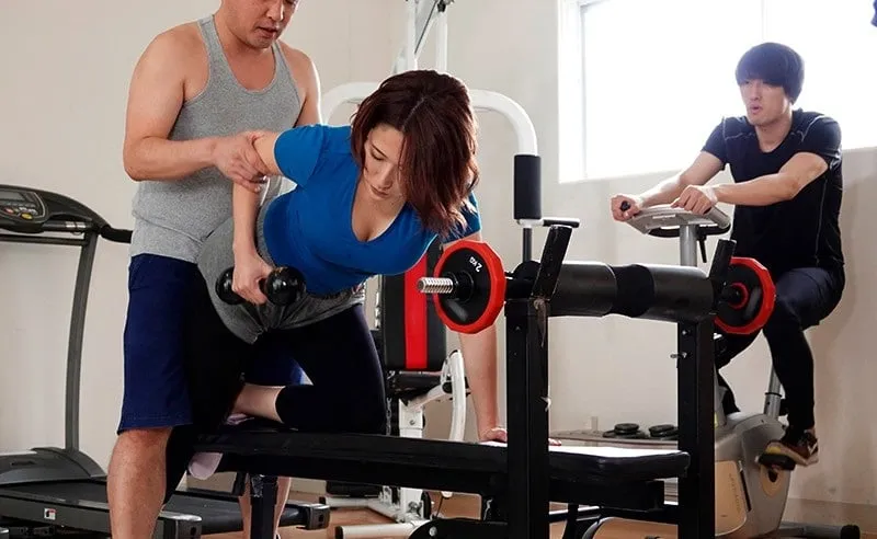 ông chồng phát hiện vợ ngoại tình với huấn luyện viên thể hình