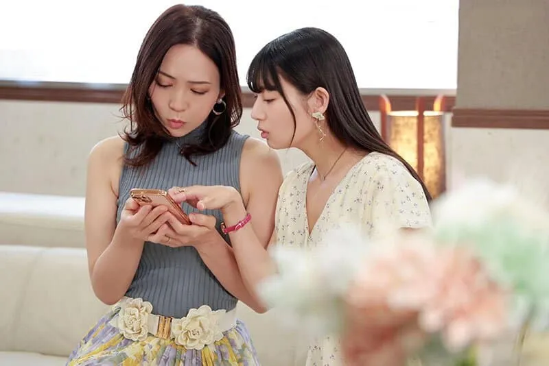 Người phụ nữ có ông chồng rủ cô bạn thân cùng địt trộm với trai trẻ qua mạng