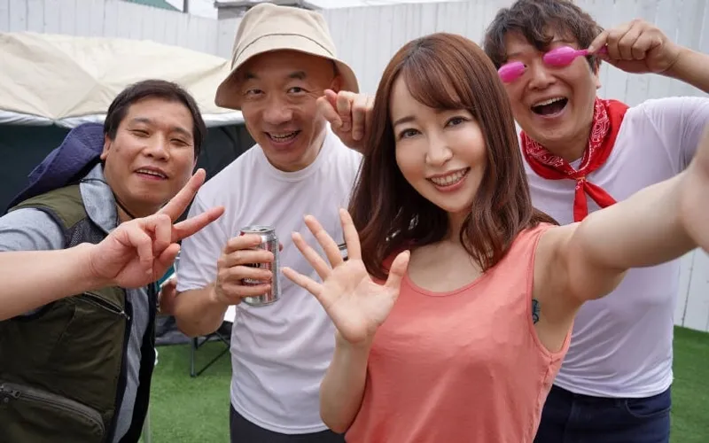 Người chồng để vợ cắm trại 3 ngày 2 đêm với hiệp hội khu phố mà không biết…