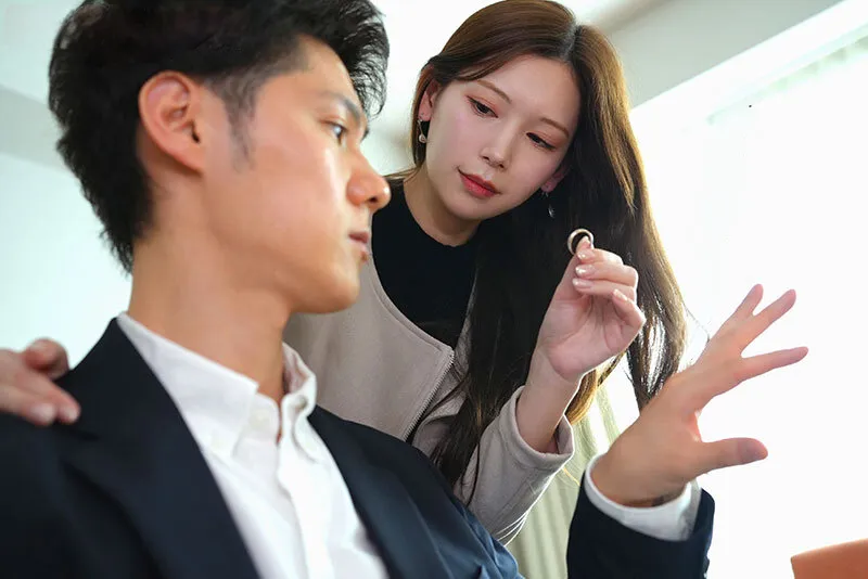 Vợ yêu đi đi chơi, gã chồng ở nhà bị nhỏ em người vợ gạ phang không trượt phát nào