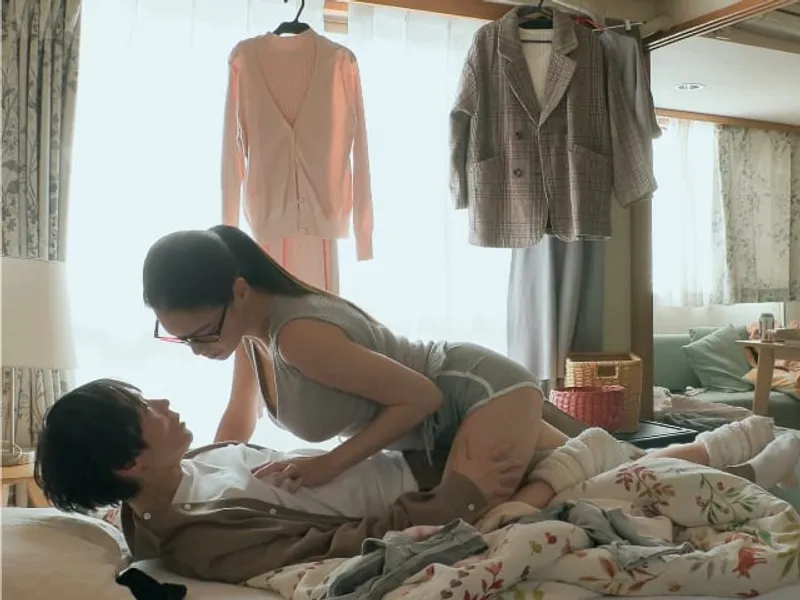 được chị nhà sát bên "an ủi" khi con ghệ đi ngoại tình